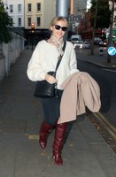 Kylie Minogue Sweatshirt #2826754