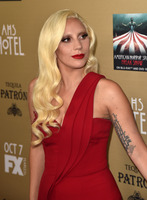 Lady Gaga Longsleeve T-shirt #2629998