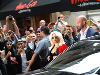 Lady Gaga Longsleeve T-shirt #2630099