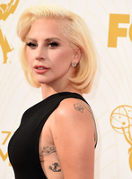 Lady Gaga Longsleeve T-shirt #2630399