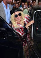 Lady Gaga Longsleeve T-shirt #2630801