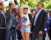 Lady Gaga Longsleeve T-shirt #2631035