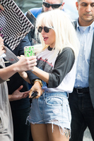 Lady Gaga Longsleeve T-shirt #2631189