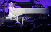 Lady Gaga Longsleeve T-shirt #2861034