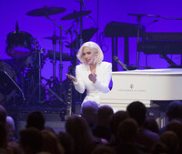 Lady Gaga Longsleeve T-shirt #2861035