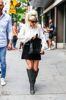 Lady Gaga Longsleeve T-shirt #3311438