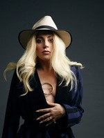 Lady Gaga Longsleeve T-shirt #3665127