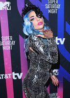 Lady Gaga Longsleeve T-shirt #3940408