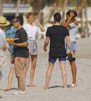Lais Ribeiro Longsleeve T-shirt #2904708