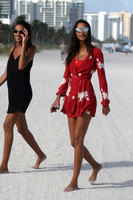 Lais Ribeiro Longsleeve T-shirt #3119570