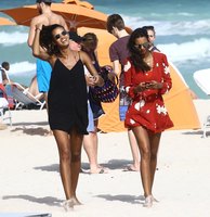 Lais Ribeiro Longsleeve T-shirt #3119576