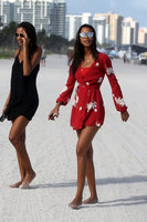 Lais Ribeiro Longsleeve T-shirt #3119588