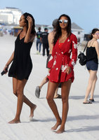 Lais Ribeiro Longsleeve T-shirt #3119656