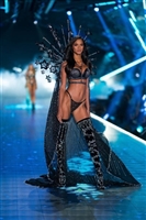 Lais Ribeiro Longsleeve T-shirt #3636647