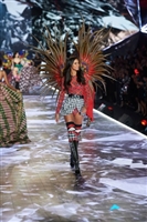 Lais Ribeiro Longsleeve T-shirt #3636735