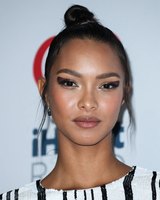 Lais Ribeiro Longsleeve T-shirt #3743529