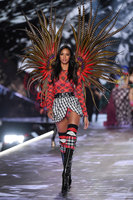 Lais Ribeiro Longsleeve T-shirt #3794283