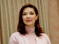 Laura Harring Longsleeve T-shirt #2294556