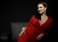 Laura Harring Longsleeve T-shirt #2337760