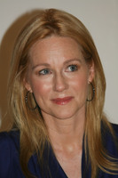 Laura Linney Longsleeve T-shirt #2221331