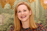 Laura Linney Longsleeve T-shirt #2850383