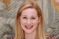Laura Linney Longsleeve T-shirt #2850391