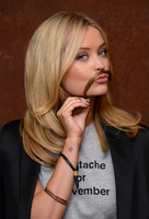 Laura Whitmore Sweatshirt #2458408