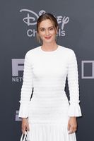 Leighton Meester Longsleeve T-shirt #3955294