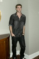 Liam Hemsworth Longsleeve T-shirt #2308881