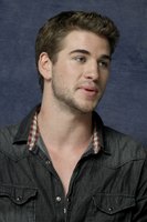 Liam Hemsworth Longsleeve T-shirt #2308886