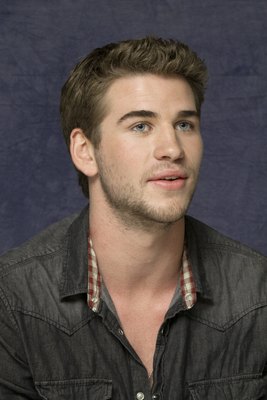 Liam Hemsworth magic mug #G638792