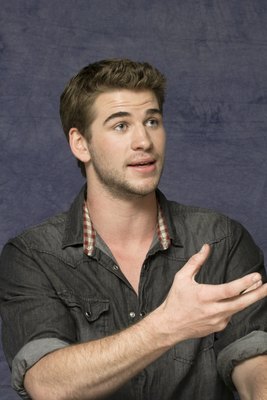 Liam Hemsworth magic mug #G638829