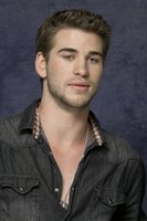 Liam Hemsworth Sweatshirt #2308951