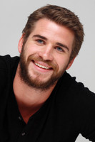 Liam Hemsworth Longsleeve T-shirt #2340420