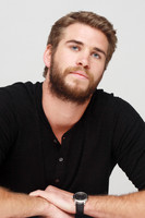 Liam Hemsworth Longsleeve T-shirt #2340434