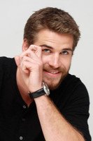 Liam Hemsworth Longsleeve T-shirt #2340435