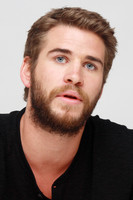 Liam Hemsworth Longsleeve T-shirt #2340436
