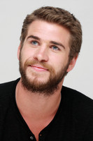 Liam Hemsworth Longsleeve T-shirt #2345097