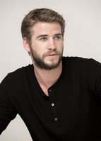 Liam Hemsworth Longsleeve T-shirt #2361604