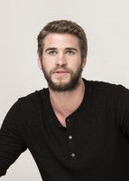 Liam Hemsworth Longsleeve T-shirt #2361609