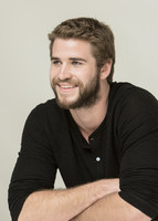 Liam Hemsworth Longsleeve T-shirt #2361615