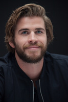 Liam Hemsworth Sweatshirt #2450538