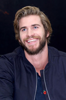 Liam Hemsworth Sweatshirt #2450555