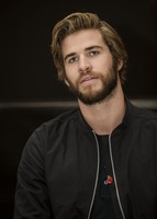 Liam Hemsworth Longsleeve T-shirt #2457578