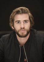 Liam Hemsworth Longsleeve T-shirt #2457583