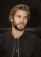 Liam Hemsworth magic mug #G758023