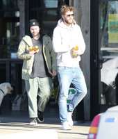 Liam Hemsworth Sweatshirt #3000563