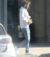 Liam Hemsworth Sweatshirt #3000570