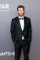 Liam Hemsworth Longsleeve T-shirt #3231876