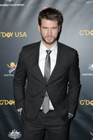 Liam Hemsworth Sweatshirt #3796975